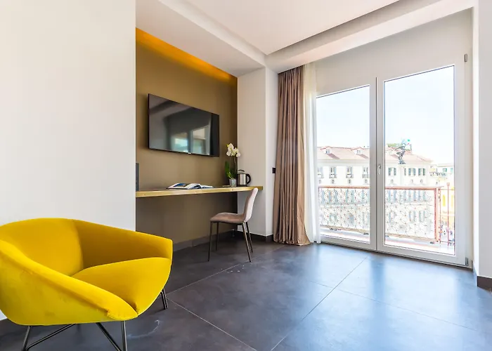 Dei Martiri 4* Naples